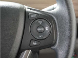 ◆アダプティブクルーズコントロール◆予め設定した車速内でクルマが自動的に加減速。前走車との適切な車間距離を維持しながら追従走行します。【LKAS】車線維持支援システムでステアリング操作を支援。