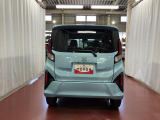 跳ね上げ式バックドアなので、雨天時の荷物の出し入れの際も濡れにくいです。