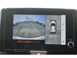 パノラミックビューモニター付きです。車両を上から見たような映像をディスプレイオーディオ画面に表示。運転席からの目視だけでは見にくい、車両周辺の状況をリアルタイムでしっかり確認できます。