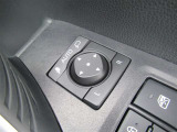 駐車時や狭い道でのすれ違い時に気を使うミラー。電動格納式ドアミラーはそんな時に便利です。