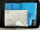 スマートキーは鍵をバッグに入れたままでもドアロックの開閉やエンジンのON・OFFができます。夜間や雨の日も鍵を探さなくて良いので便利です。