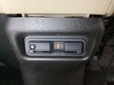 ハンドルの真下にETCがついています。高速道路の料金所の通過も楽々です。 カードの取り出しもしやすい場所についています。