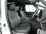 長時間の運転でも疲れにくいシートです。