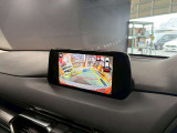 【バックカメラ】運転席から画面上で安全確認ができます。駐車が苦手な方にもオススメな便利機能です。