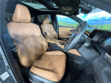 運転席シート廻りは使用感も少なく、良好な状態となっています。前オーナー様が丁寧に使っていたことがよくわかりますね。