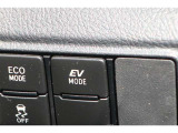 EVドライブモードで、エンジン音や排気ガスを気にすることなく走れます。早朝・深夜や屋内の駐車場などで重宝しますよ♪