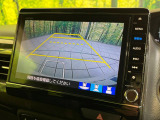 【バックカメラ】駐車時に後方がリアルタイム映像で確認できます。大型商業施設や立体駐車場での駐車時や、夜間のバック時に大活躍!運転スキルに関わらず、今や必須となった装備のひとつです!