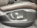 シートメモリー機能を備える10WAYパワーシートを装備!体格や好みに応じたポジションをスムーズに調整できます。