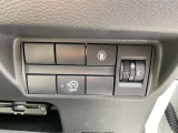 ハンドル右奥には各種設定スイッチがあります。運転者がスッと手を伸ばせば操作できので便利です。
