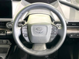 インテリアに合わせたデザインのステアリングは、運転される方のことも考え、運転しやすい形状、大きさです。是非一度、実際に触ってお確かめください。