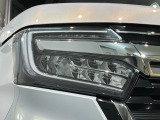 LEDヘッドライトは、点灯の瞬間から最大光量を発揮し、突然暗くなるトンネルなどでの安定感を高めます。
