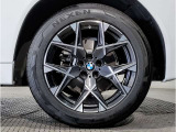 【BMWアロイホイル】軽量かつ強度に拘ったアロイホイル。走行性能ポテンシャルを引き出す設計。車の足元を引き締めてくれる大きなポイントはアロイホイルです。