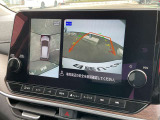 上から丸見えアラウンドビュー!車を真上から見下ろした様な映像を映し出すアラウンドビューモニター。これで車庫入れもラクラク。