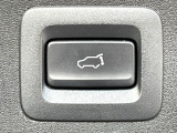 【パワーバックドア】スマートキーや運転席のボタンを押すだけでリアゲートが自動で開閉します!荷物を持っている時や、高い位置にあるバックドアを閉める際に便利な機能です♪