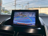 【バックカメラ】運転席から画面上で安全確認ができます。駐車が苦手な方にもオススメな便利機能です。