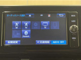 Bluetooth対応、CD/DVD再生機能付き。お好きな音楽を聴きながらのドライブは楽しいですよね〜♪