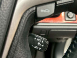 【レーダークルーズコントロール】ミリ波レーダーが車間距離を測って設定車速内で車速に比例した車間距離を保ちながら追従走行する装置で近づきすぎたときは自動でブレーキし、離れすぎたときには自動増速もする。