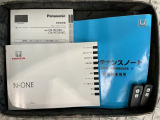スマートキーは鍵をバッグに入れたままでもドアロックの開閉やエンジンのON・OFFができます。夜間や雨の日も鍵を探さなくて良いので便利です。