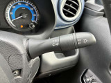 オートライト機能付きです♪またハイビームアシストで、先行車または対向車や周囲の明るさなどに応じ、自動的にハイビーム(上向き)とロービーム(下向き)を切り替えます♪