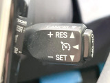 【クルーズコントロール】高速道路もラクラク走行。アクセルを離しても一定速度で走行ができ、長距離運転時の負担を軽減!加速・減速も簡単なスイッチ操作で調整できます。