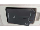ETC車載器は専用ボックスでバイザー裏に装着。天井の状態も確認ください。汚れもなくキレイですよ!