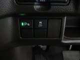 パーキングセンサーや横滑りを防ぐVSA等のスイッチ類は運転席の右側、手の届きやすい位置にあります。