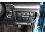 キーレスアクセス&プッシュスタート。アクセスキーを携帯して運転席か助手席のドアハンドルの内側に触れるだけで開錠 ドアハンドルのセンサーに触れて施錠