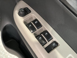 狭い駐車場で便利な電動格納ドアミラーが付いています。