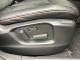 シートメモリー機能を備える10WAYパワーシートを装備!体格や好みに応じたポジションをスムーズに調整できます。