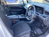 運転しやすい最適な姿勢に調整することができるシートシフター付き。リラックスして運転できます。