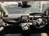 【運転席・インパネまわり】ハンドル・シート・フロアーなど隅々までプロによるクリーニング済み☆彡キレイな車内でドライブが一層快適にお楽しみいただけます!!