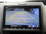バックカメラの画像です。ガイドラインがスムースな車庫入れをサポートいたします。車庫入れの安心感がアップしますね。