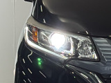 【LEDヘッドライト&アクティブコーナリングライト】省電力なLEDヘッドライトにプラスして、交差点などで進行方向の内側を照らすアクティブコーナリングライトを装備しております。