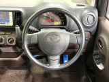 インテリアに合わせたデザインのステアリングは、運転される方のことも考え、運転しやすい形状、大きさです。是非一度、実際に触ってお確かめください。