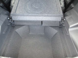 荷室下は大きな物入れが有ります
