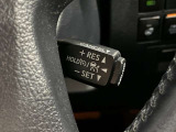 高速道路で便利な【クルーズコントロール】も装着済み。アクセルを離しても一定速度で走行ができる装備です。加速減速もスイッチ操作でOKです。
