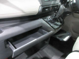 インストスライドボックス ティッシュボックスがまるまる一つ入るボックスです運転席からも開け閉め可能です