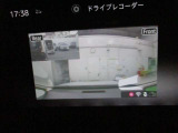 ナビゲーション連動タイプの衝撃検知機能付きドライブレコーダーを前後に装備しています☆万が一の事故時の記録を残すと共に、安全運転の意識も高まります!!また旅行の思い出作りにも一役買いますね♪
