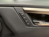 【運転席ポジションメモリー付パワーシート】ワンタッチで記憶させていたシートの前後・リクライニングはもちろん、シートリフターも備えます☆快適なドライブをお楽しみ下さい♪