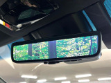 【デジタルインナーミラー】後席の大きな荷物や同乗者で後方が確認しづらい時でも安心!カメラが撮影した車両後方の映像をルームミラー内に表示。クリアな視界で状況の確認が可能です!