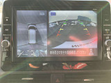 アラウンドビューモニターで周囲の状況を確認しながら駐車できます。