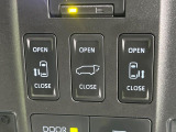 【両側パワースライドドア】スマートキーや運転席のスイッチで後席両側スライドドアの開閉が可能♪電動だから力を入れてドアを開ける必要が無く、小さなお子様でも簡単に開け閉めでき快適です♪