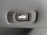 ボタン一つでトランクオープンが可能!車内から操作できる為、非常に便利な装備の一つとなります!