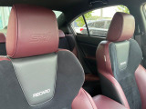 【RECARO製シート】人間工学に基づいた面圧分布によって腰への負担や長時間運転時の疲労発生を軽減☆一目でレカロとわかるスポーティなルックスが特徴です。