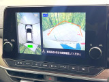 【アラウンドビューモニター】専用のカメラにより、上から見下ろしたような視点で360度クルマの周囲を確認することができます☆死角部分も確認しやすく、狭い場所での切り返しや駐車もスムーズに行えます。