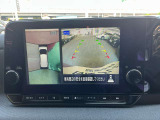 『アラウンドビューモニター』はスムーズな駐車と安全確認をサポートします。