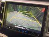【バックカメラ】駐車時に後方がリアルタイム映像で確認できます。大型商業施設や立体駐車場での駐車時や、夜間のバック時に大活躍!運転スキルに関わらず、今や必須となった装備のひとつです!