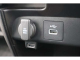 USBオーディオ用ソケットがついていますので携帯電話などを接続すれば音楽等の再生が可能です!