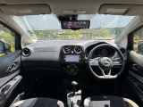 視界広々で運転しやすいインパネ