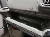 収納に十分なグローブボックスです